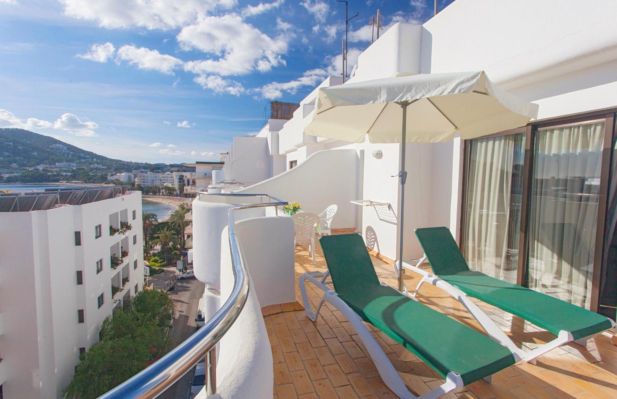 Apartamentos Bon Lloc Санта Еулалия дел Рио Стая снимка