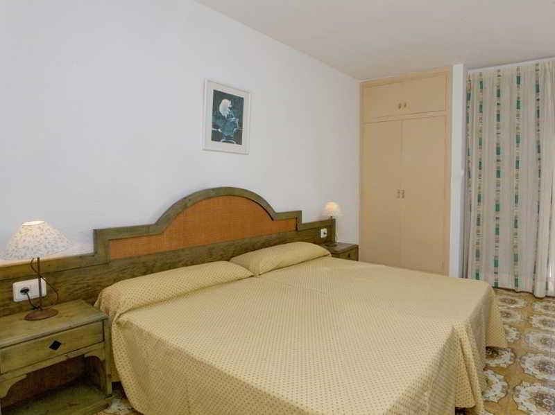 Apartamentos Bon Lloc Санта Еулалия дел Рио Екстериор снимка