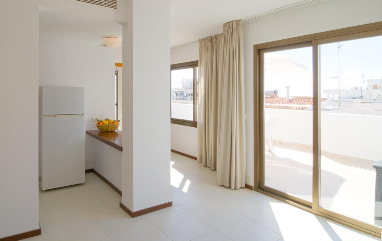 Apartamentos Bon Lloc Санта Еулалия дел Рио Екстериор снимка