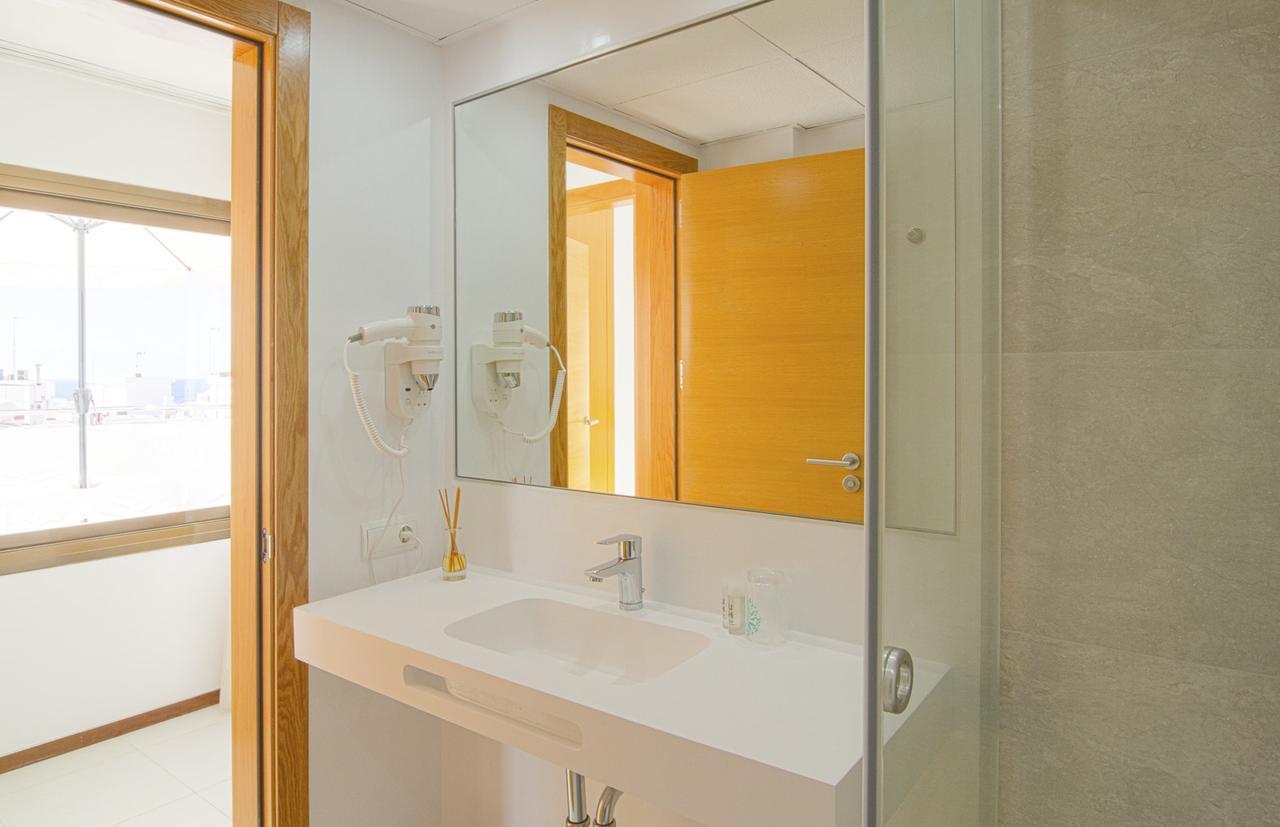 Apartamentos Bon Lloc Санта Еулалия дел Рио Екстериор снимка