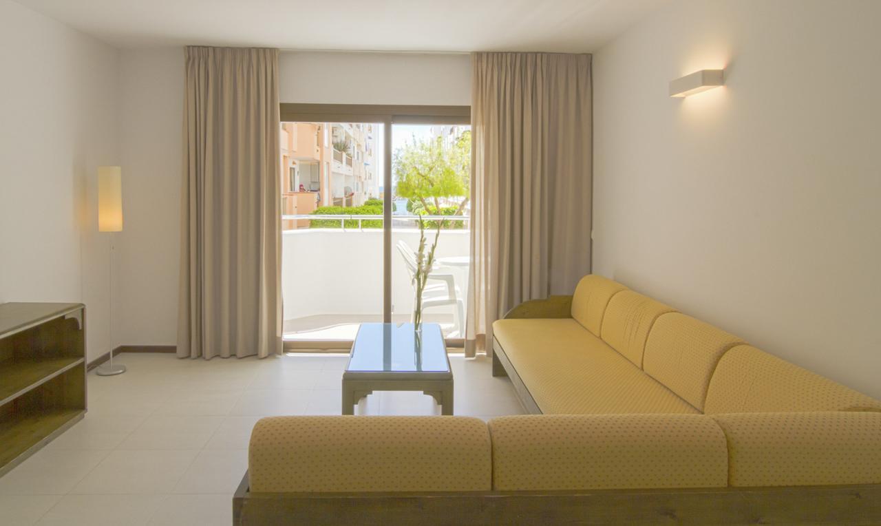 Apartamentos Bon Lloc Санта Еулалия дел Рио Екстериор снимка