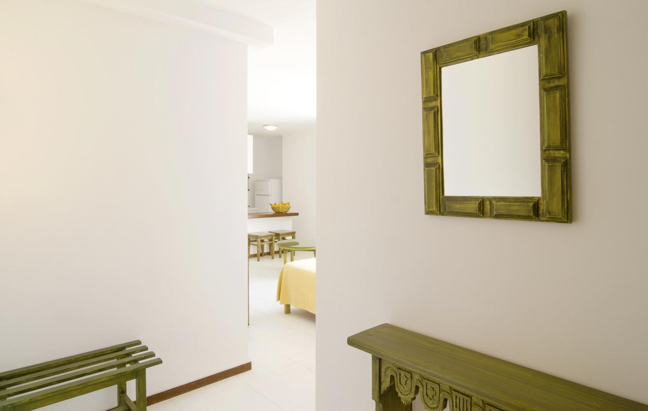 Apartamentos Bon Lloc Санта Еулалия дел Рио Екстериор снимка