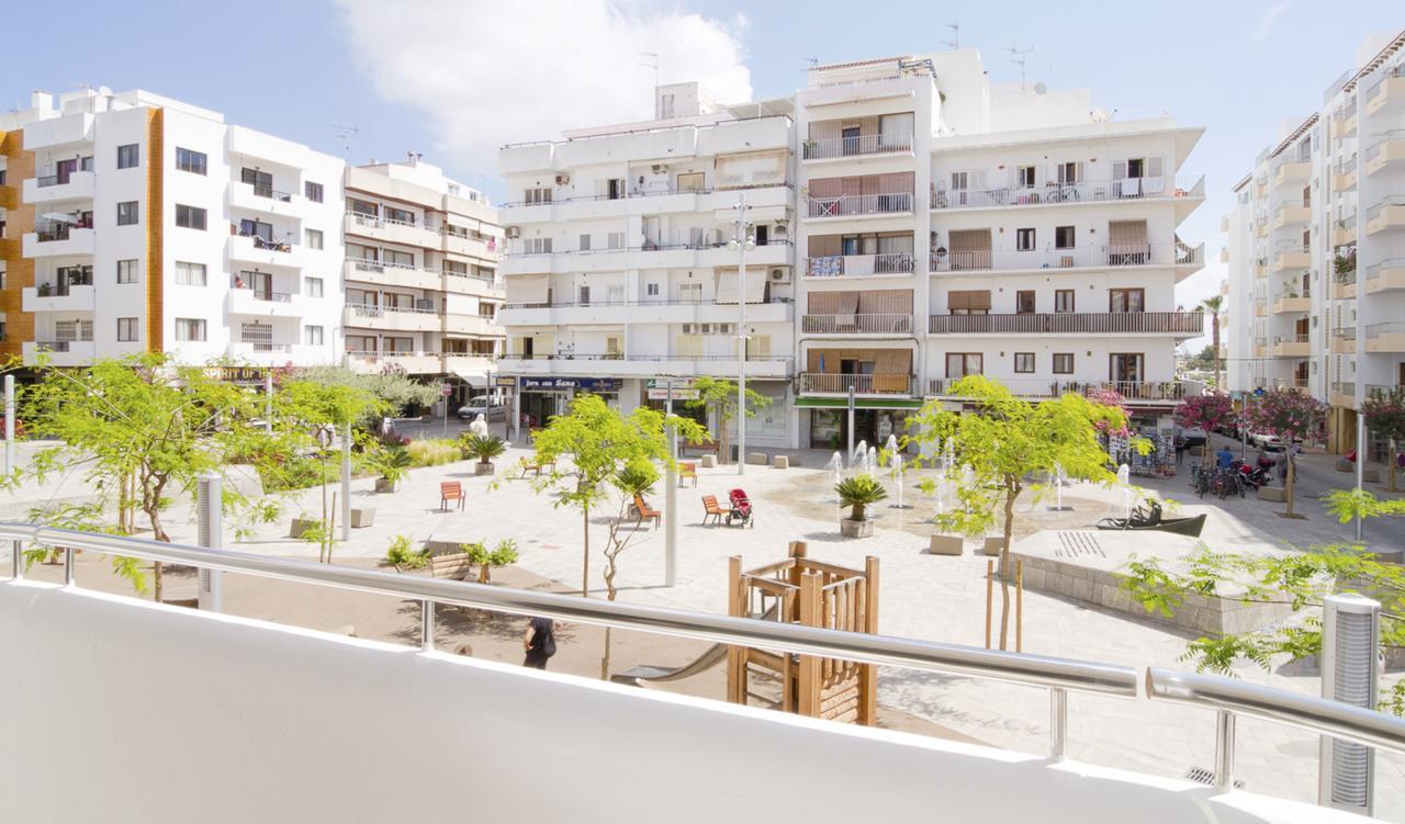 Apartamentos Bon Lloc Санта Еулалия дел Рио Екстериор снимка