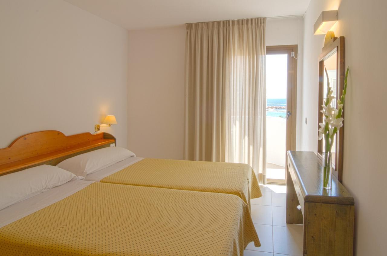 Apartamentos Bon Lloc Санта Еулалия дел Рио Екстериор снимка