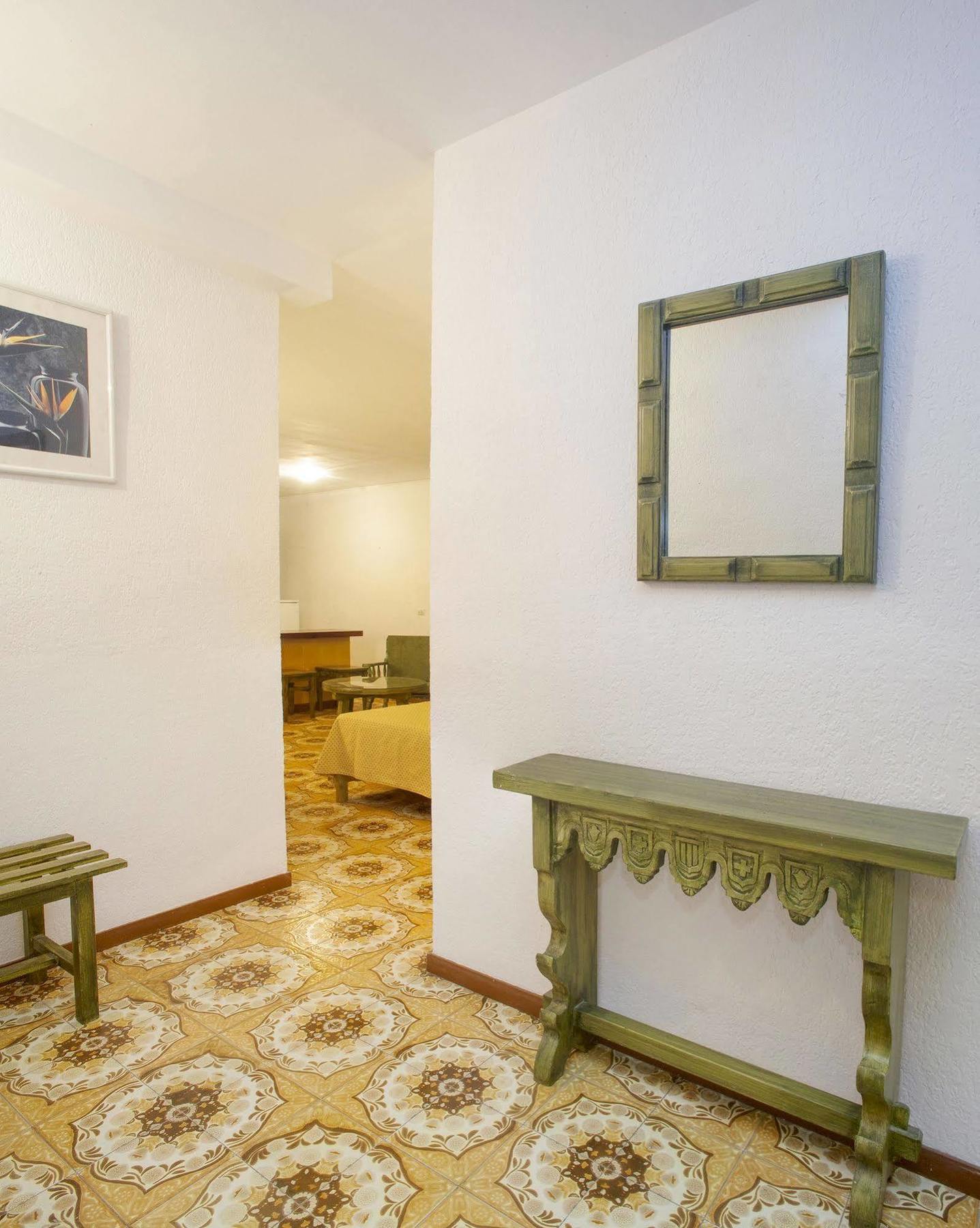 Apartamentos Bon Lloc Санта Еулалия дел Рио Екстериор снимка