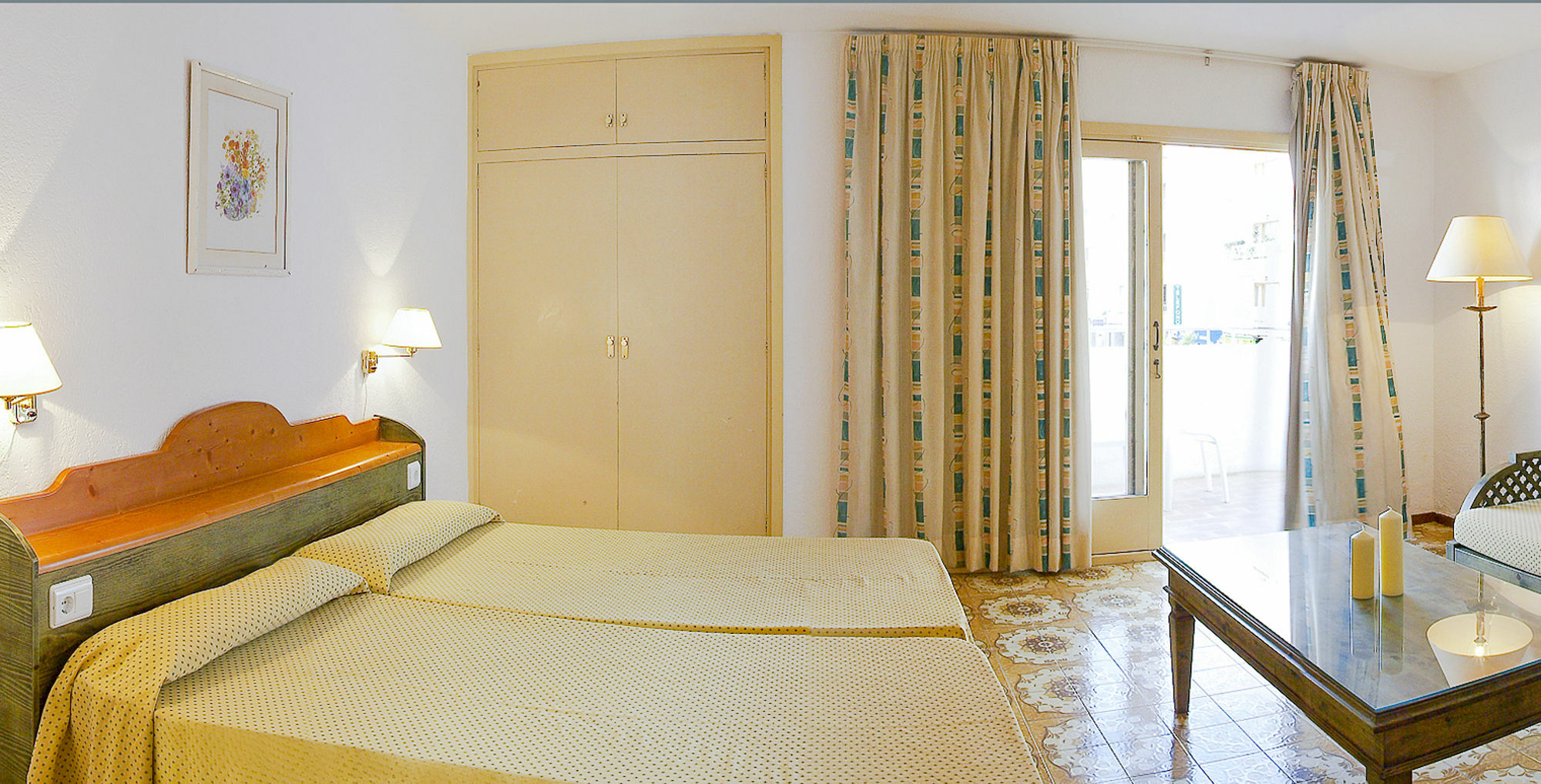 Apartamentos Bon Lloc Санта Еулалия дел Рио Екстериор снимка