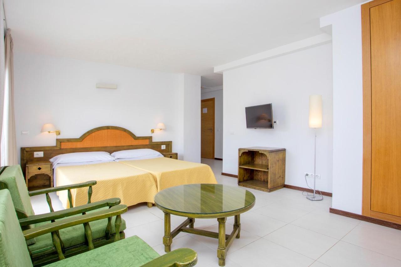 Apartamentos Bon Lloc Санта Еулалия дел Рио Екстериор снимка