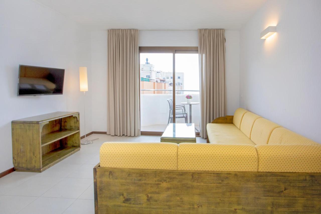 Apartamentos Bon Lloc Санта Еулалия дел Рио Екстериор снимка
