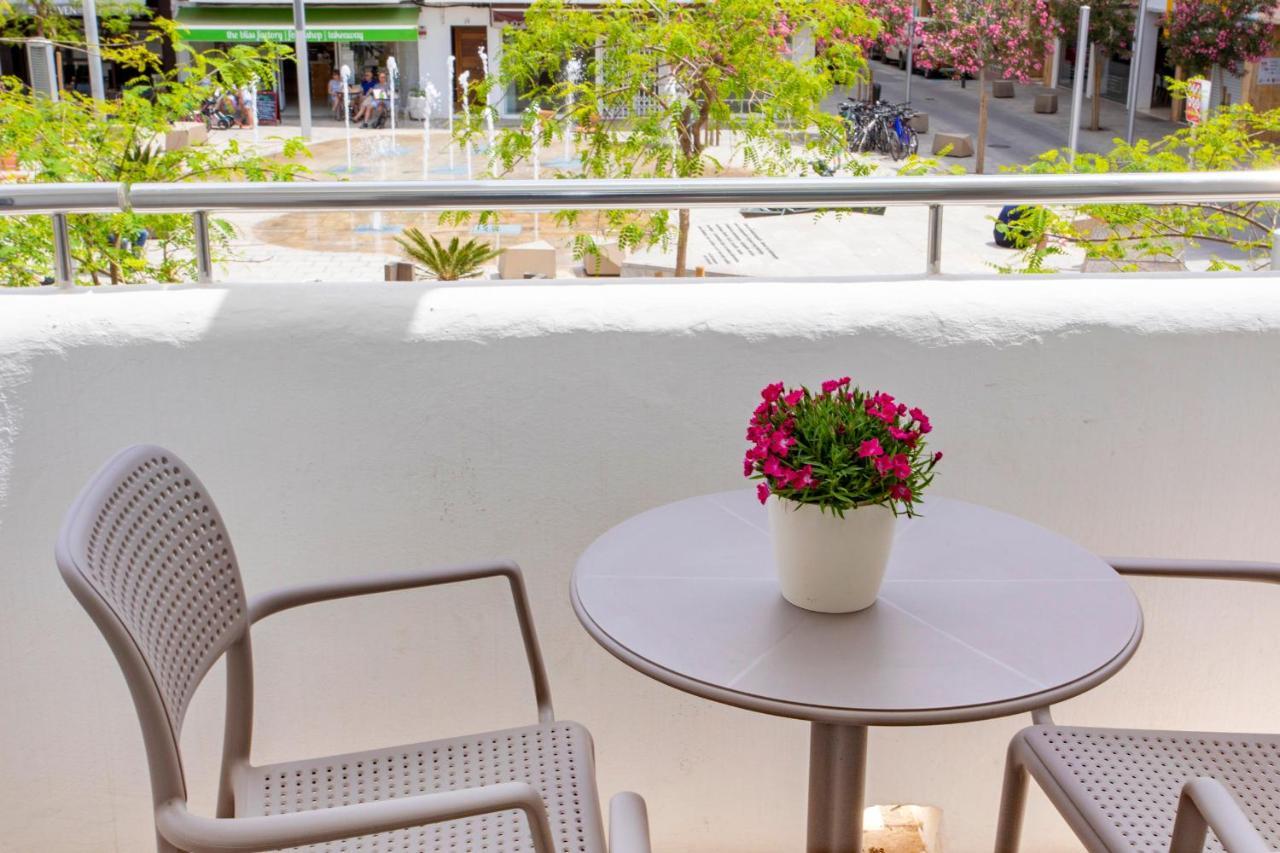 Apartamentos Bon Lloc Санта Еулалия дел Рио Екстериор снимка