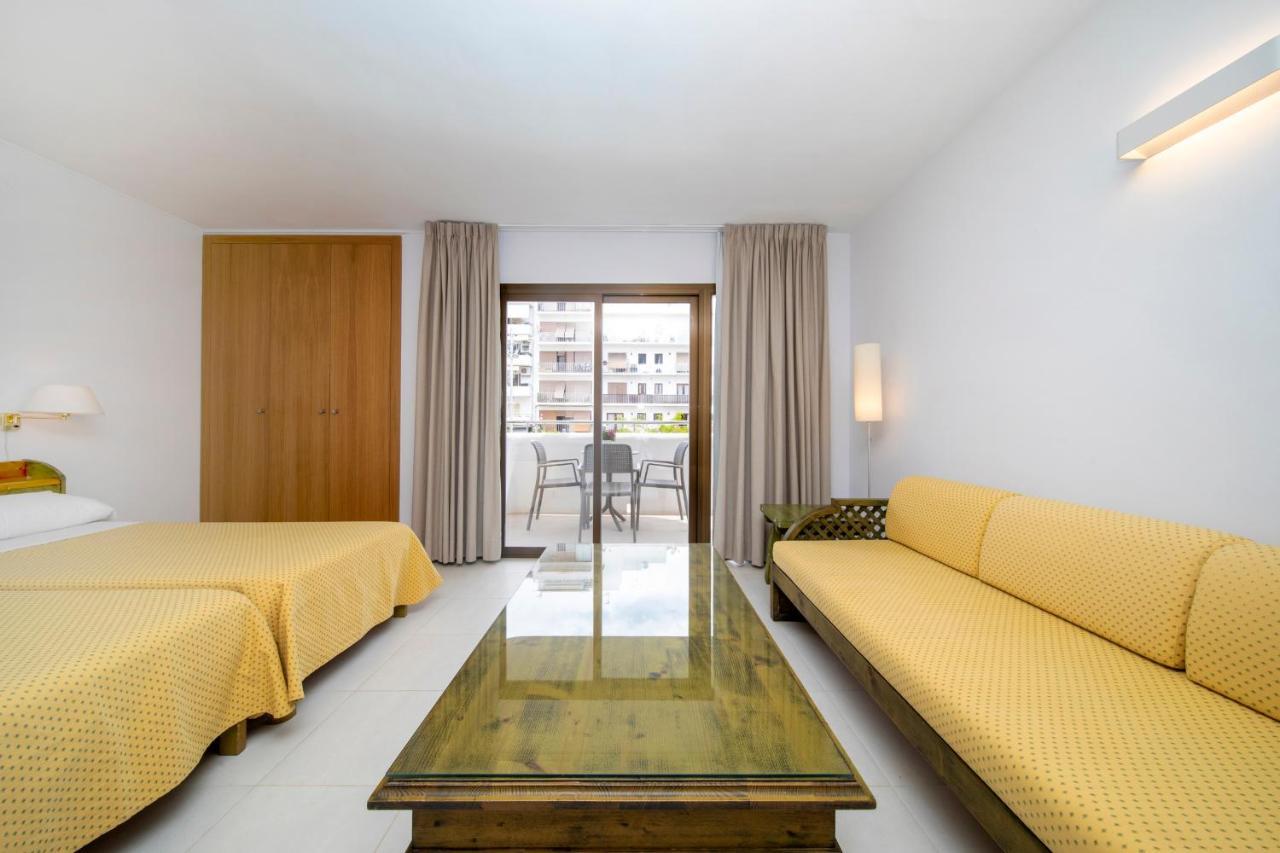 Apartamentos Bon Lloc Санта Еулалия дел Рио Екстериор снимка