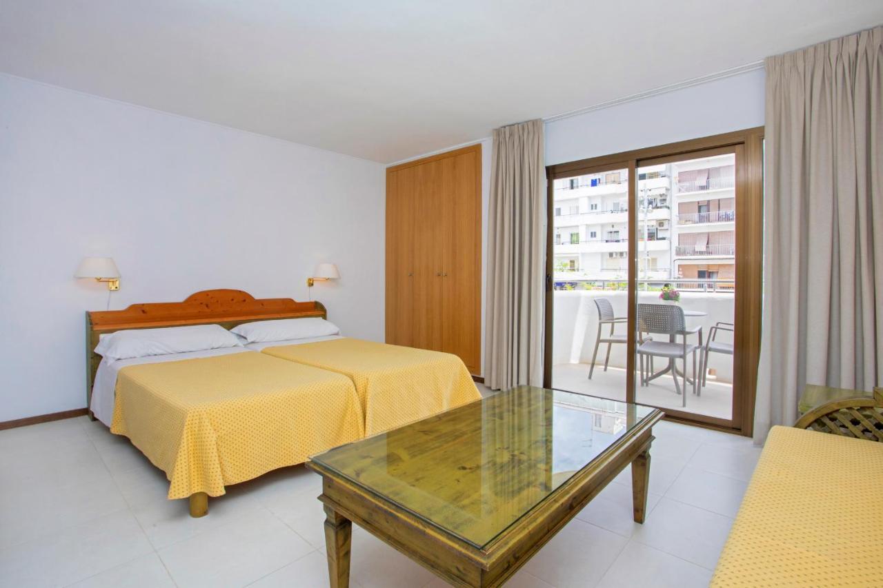 Apartamentos Bon Lloc Санта Еулалия дел Рио Екстериор снимка